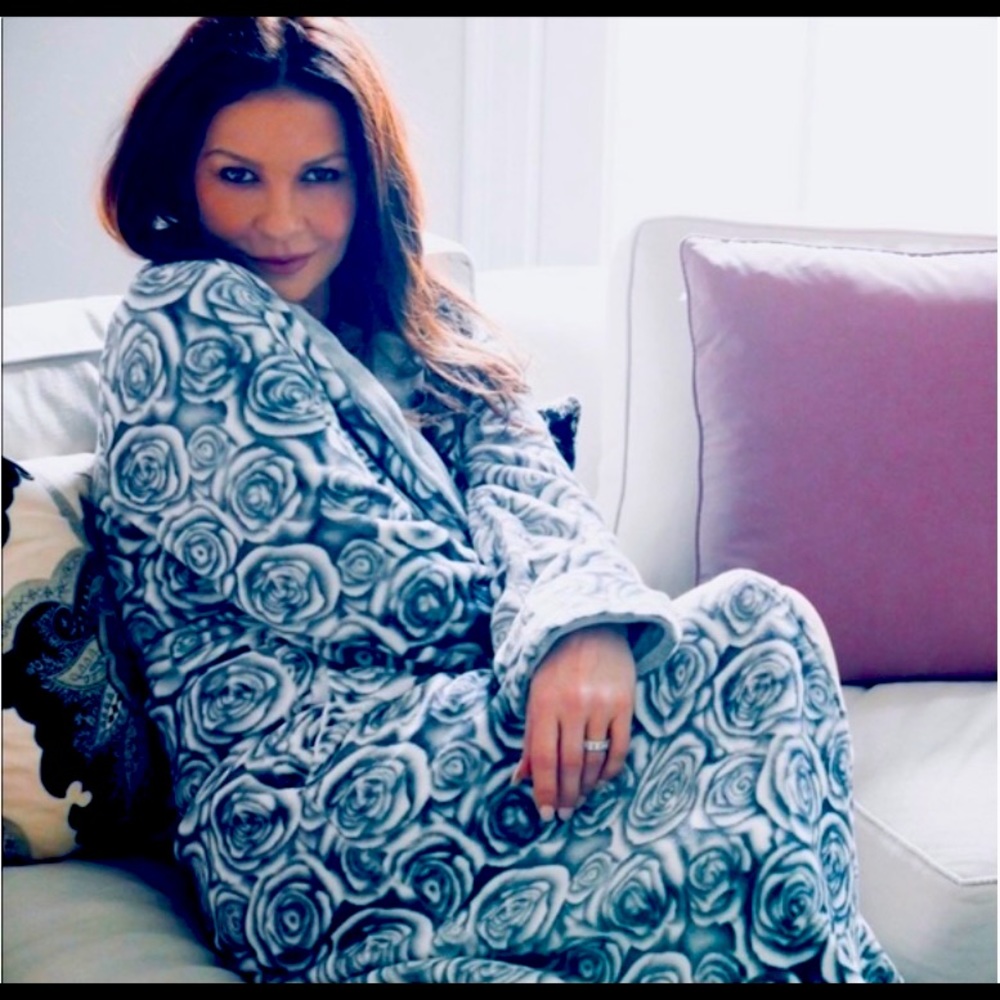 NWT Casa Zeta Jones Robe
